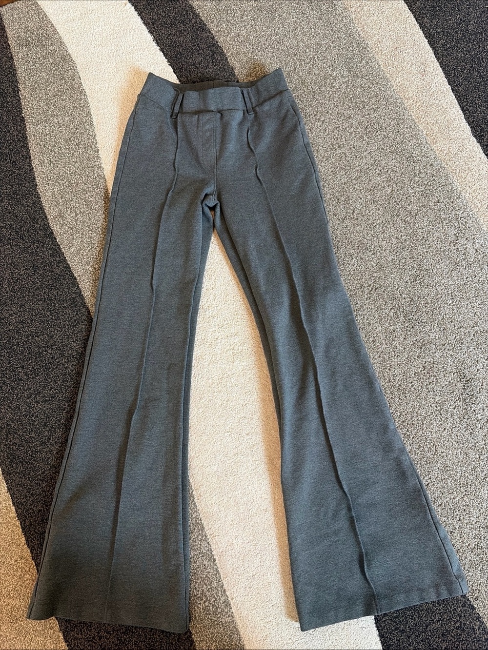 Quince Ultra-Stretch Ponte Flare Leg Pants Charcoal Grey Size XS Pintuck Seam